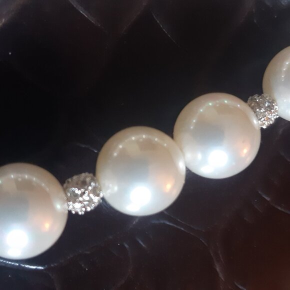 Pan Pacific South Ocean Shell Pearl Bracelet w/ Rhinestone & Silver Tone Spacers - Picture 3 of 10